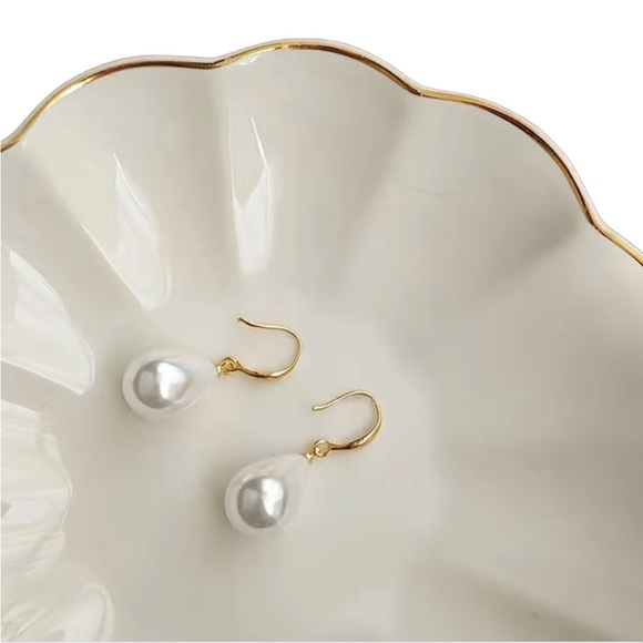 Waterdrop Pearl Drop Style Earrings - Picture 3 of 6